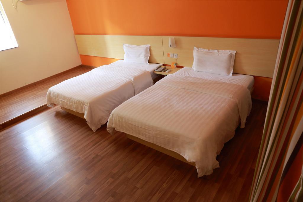 7Days Inn Guiyang Normal University Room photo